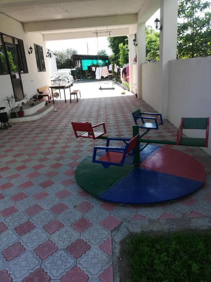 Домик Для Семьи Alakhadzi Exterior photo