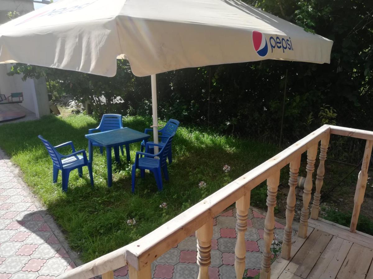 Домик Для Семьи Alakhadzi Exterior photo